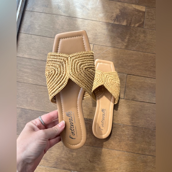 L’Intervalle Abilene Camel Flat Sandals Size EU 38 - Picture 8 of 11